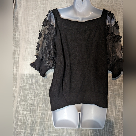 Black Quarter Sleeve Top - Picture 2 of 3